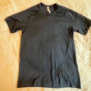 EUC Mens’ Medium Lululemon Shirt